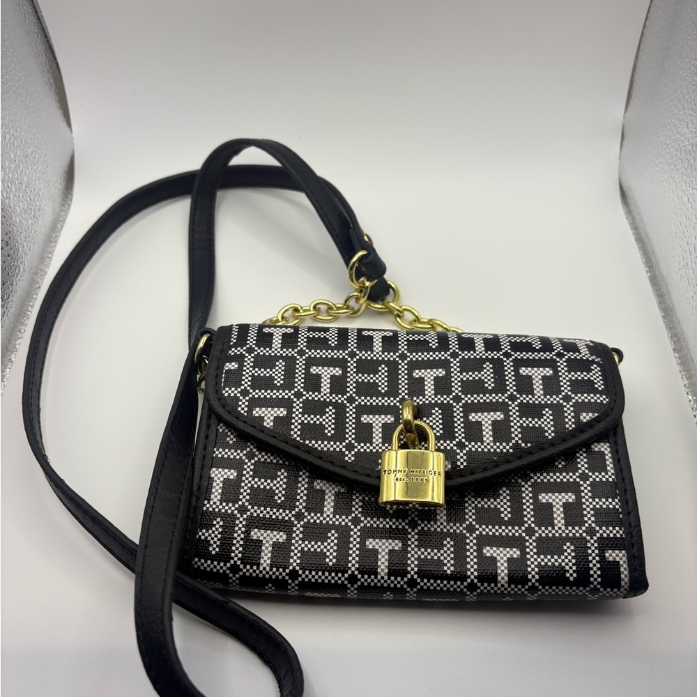Tommy Hilfiger Black and White Geometric Old School Cellphone Crossbody Bag - Picture 2 of 8